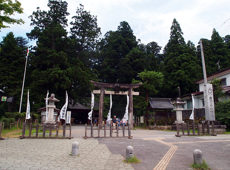 出羽三山神社入口 / 羽黒山麓