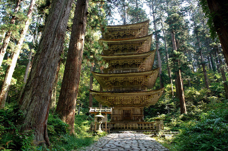 国宝羽黒山五重塔