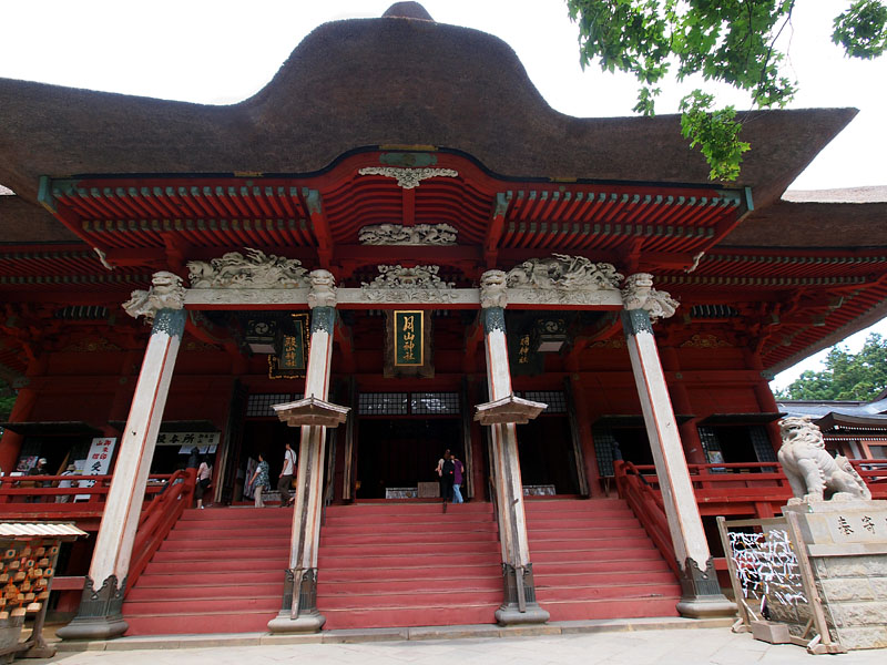 三神合祭殿の正面