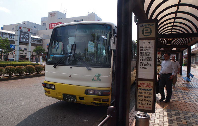 JR鶴岡駅前から路線バスで湯殿山に向かう　2011.8.6 14:53