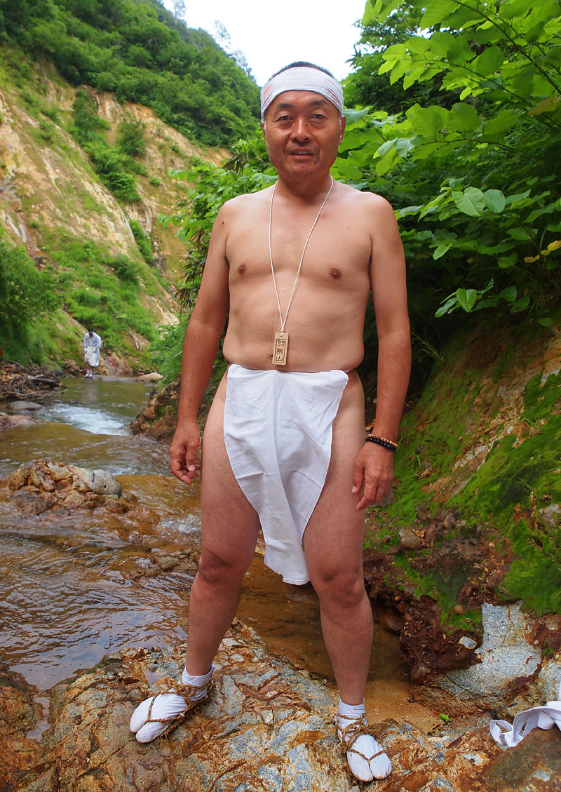禊の準備を整えた佐藤篤さん(福島県喜多方市)