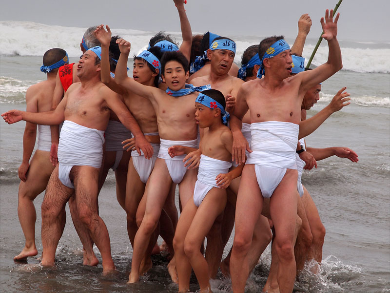 盛り上がる水陣!