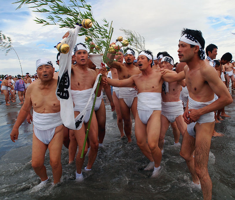 一番町・一番觸の浜垢離(西区)