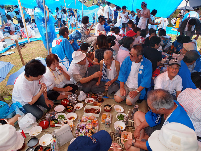 車座の直会 / 住吉町・宮本(東区)