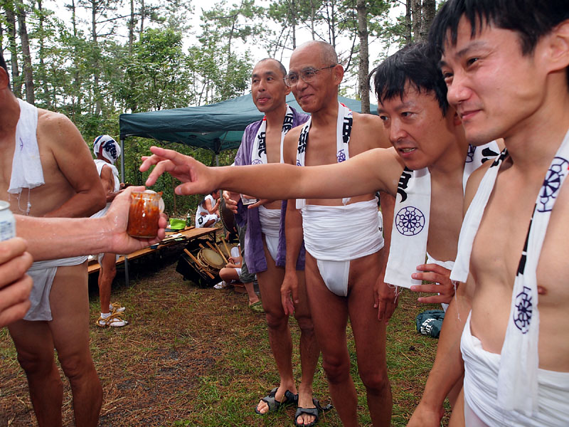 珍味を勧められる