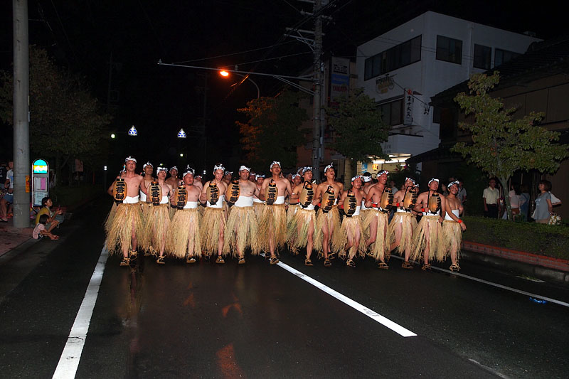 宵祭に出発した二番觸 20:54