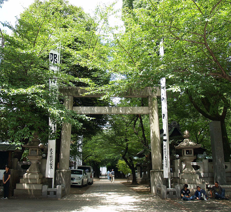 大幟が立つ参道入口/那古野神社(名古屋市) 2012.7.16 10:45