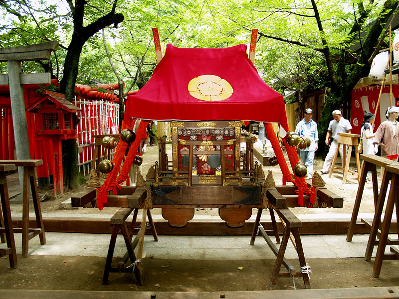宮神輿(中)