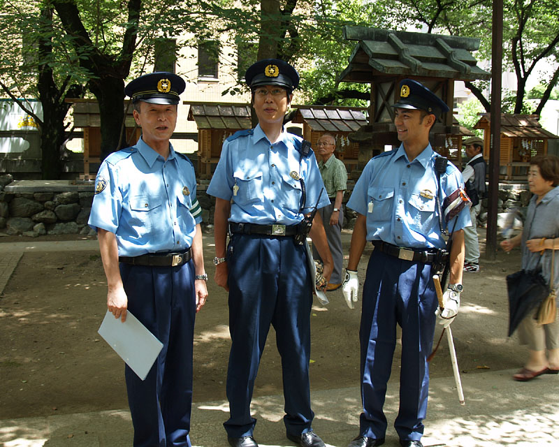 雑踏警備を担当する愛知県警のおまわりさん