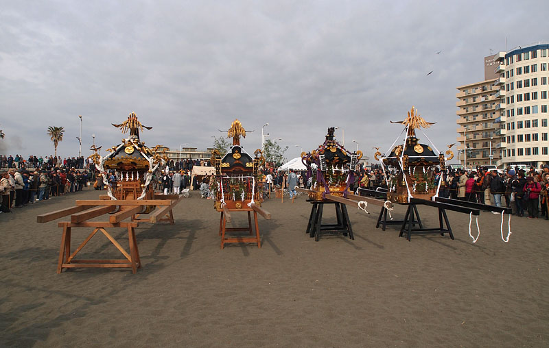 タンスの付いた湘南どっこい神輿 (後棒) 10:50