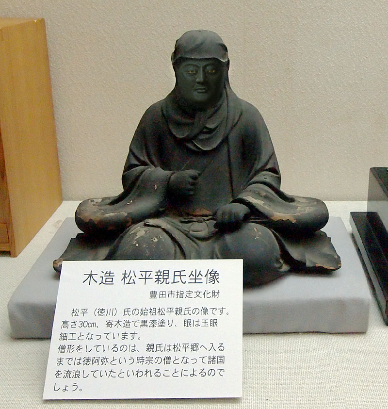 松平(徳川)氏の始祖松平親氏の木造坐像