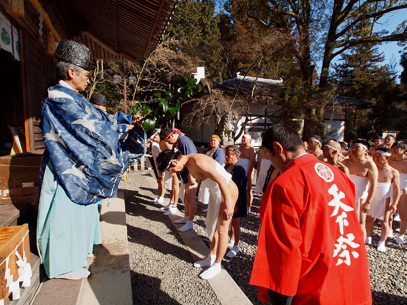 松平天満宮に参拝する白組