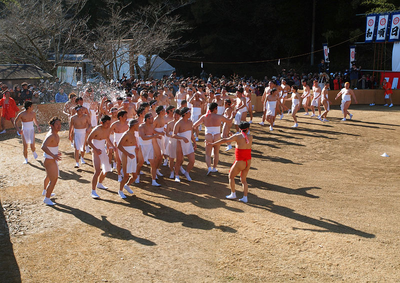 力水をかぶる白組たち 14:29