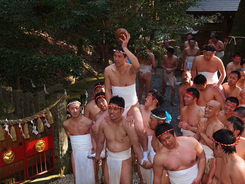 産八幡神社に到着 14:43