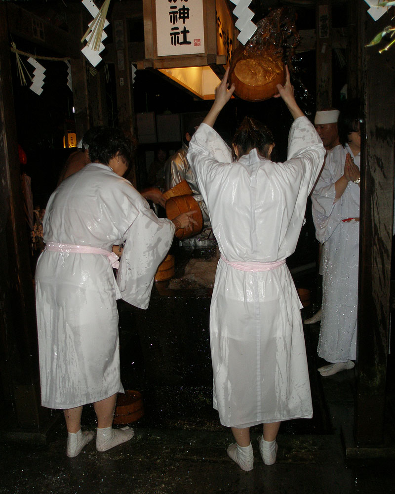 女性陣の水垢離 02:18