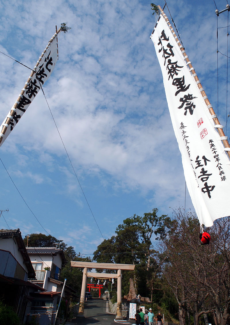 参道に入る 14:13