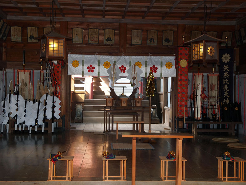 矢奈比賣神社幣殿