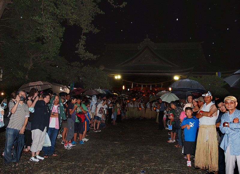 堂入り・鬼踊り/弐拾壱 〜雨の中、東中区の到着を待つ観客〜 23:28
