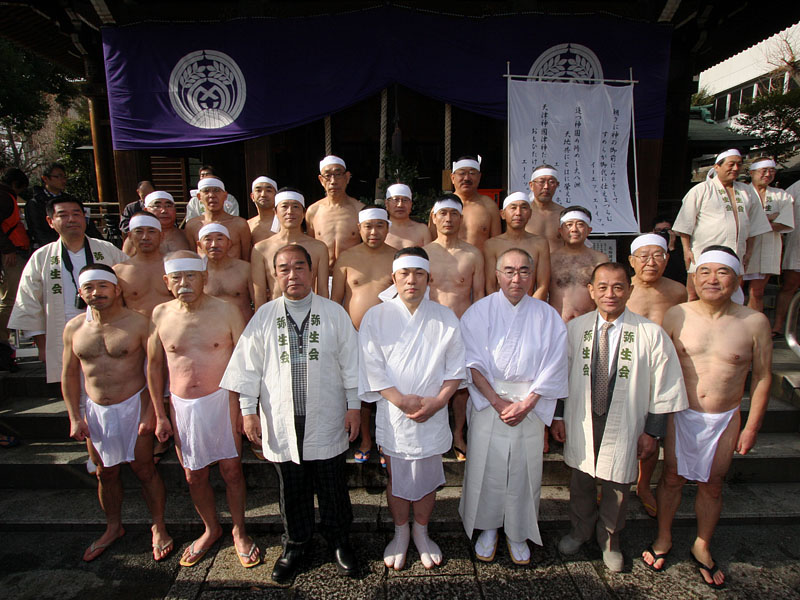 寒中水浴大会幹部と和田グループとの記念写真