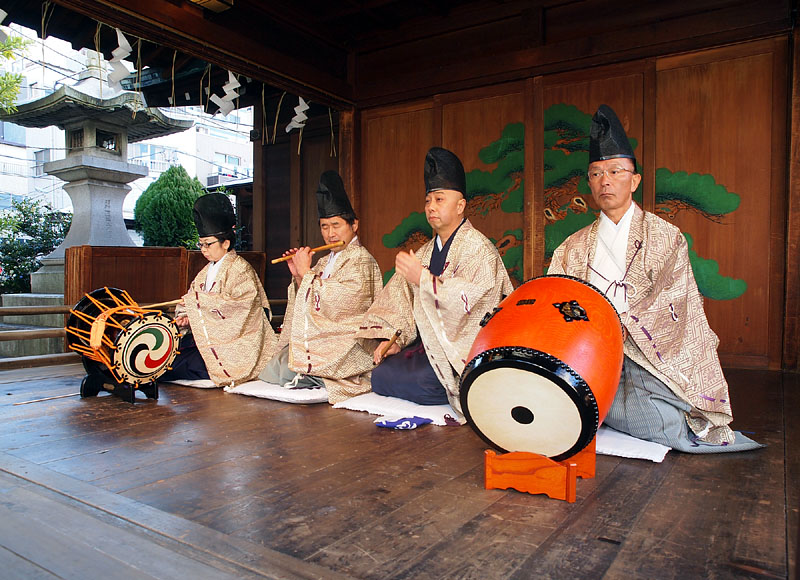 東囃子の奉納/神楽殿 09:06