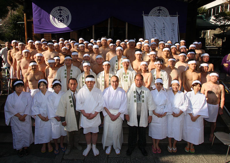 参加者総員約100人の記念撮影 10:51