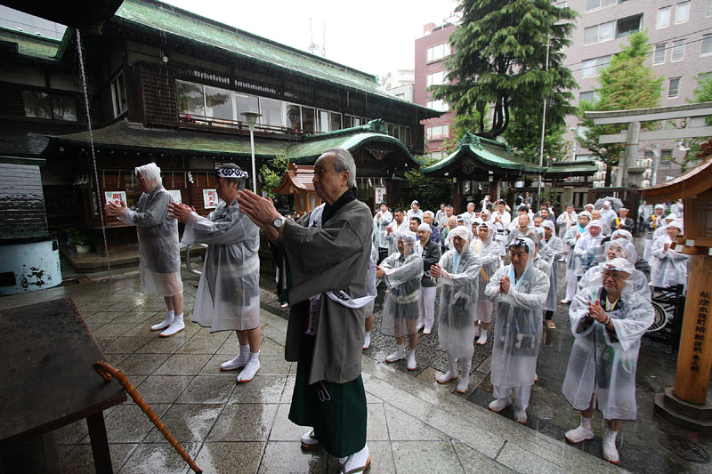 大雨の中の参拝/鐵砲洲稲荷神社 2012.5.3 09:20