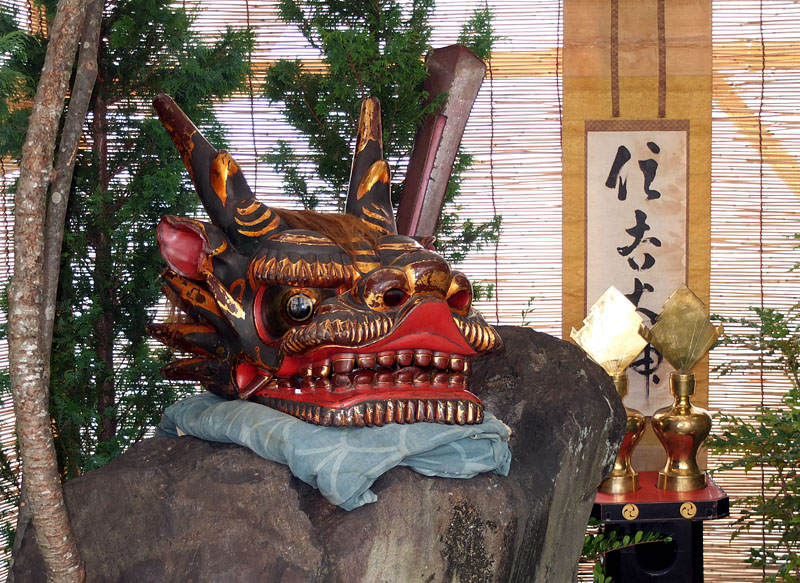 龍をかたどった獅子頭