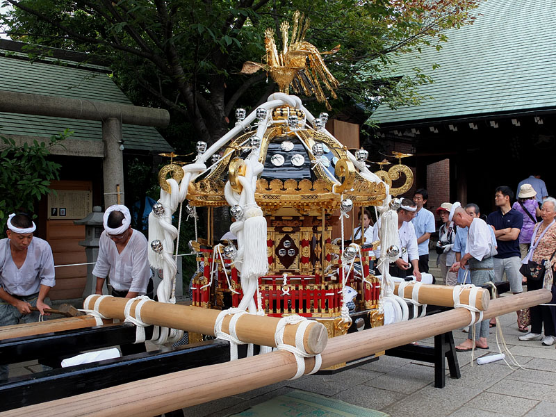 新調された宮神輿「八角神輿」の準備/住吉神社 2012.8.4 16:00
