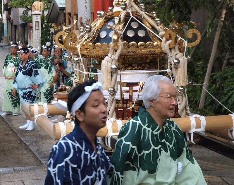 天保八角神輿納渡御【弐】 〜揃衣の矢田美英・中央区長〜