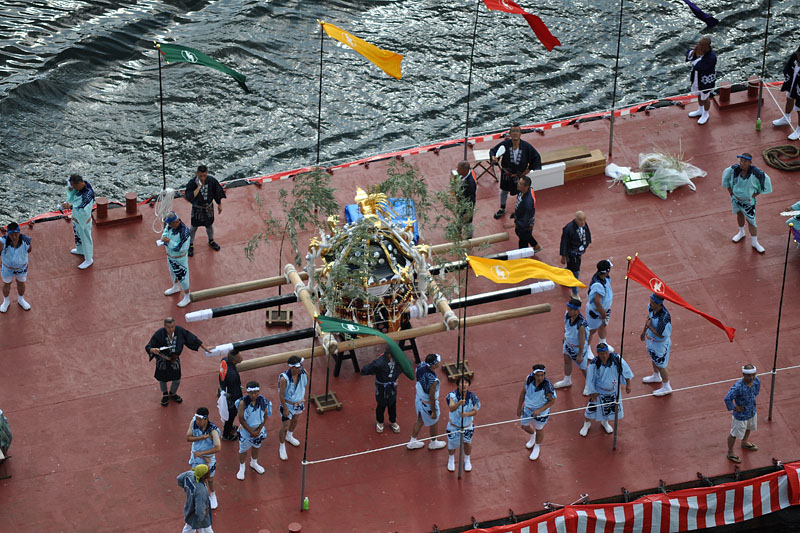 八角神輿の船渡御【五】 〜橋の下を通過〜 07:55
