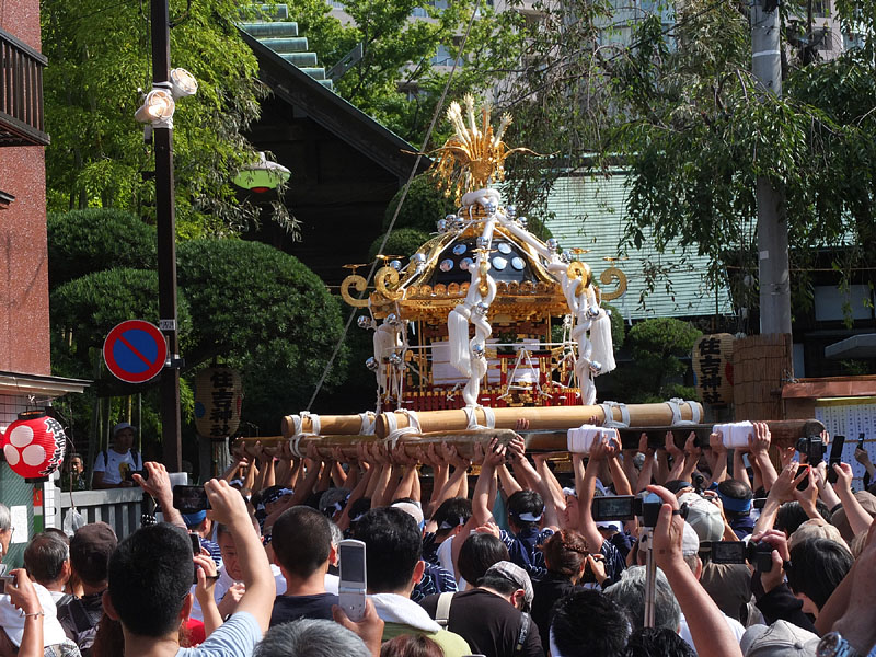 八角神輿町内巡幸【弐】 〜神社前で揉み上げ〜 08:37