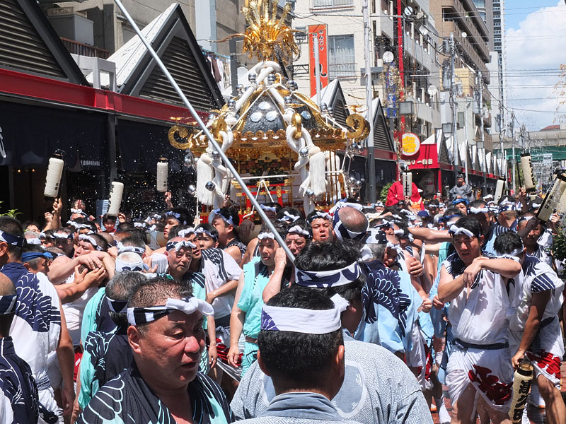八角神輿」町内巡幸【拾弐】 〜神輿が渡る月島西仲通り四番街〜 12:34