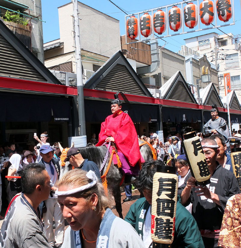 八角神輿」町内巡幸【拾参】 〜宮神輿に追従する平岡好朋宮司〜 12:36
