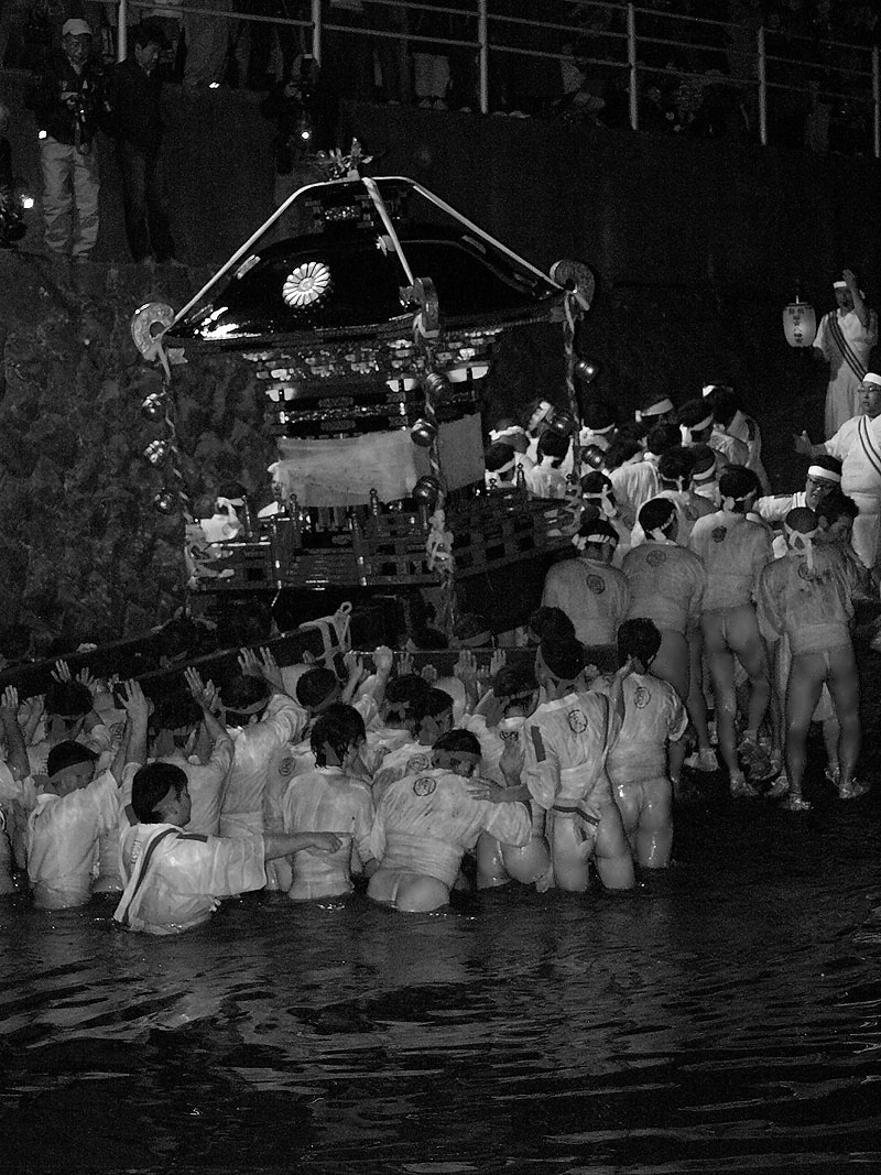 桂川を渡る神輿【四拾参】 〜上陸する神輿〜 18:16