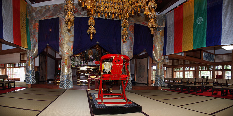 長松寺本堂の内部