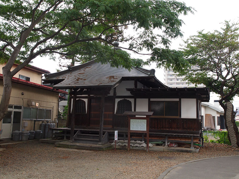 舟っこ担ぎ手の受付と更衣所の秋葉殿(秋葉神社)