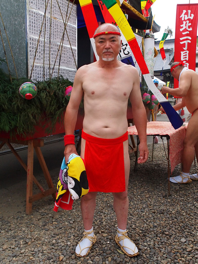 若いときから「舟っこ流し」を支えてきた地元葛巻進さんの勇姿 15:15