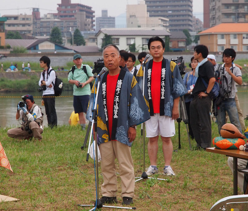 盛岡舟っこ流し協賛会・中村一副会長による開会の辞 16:37