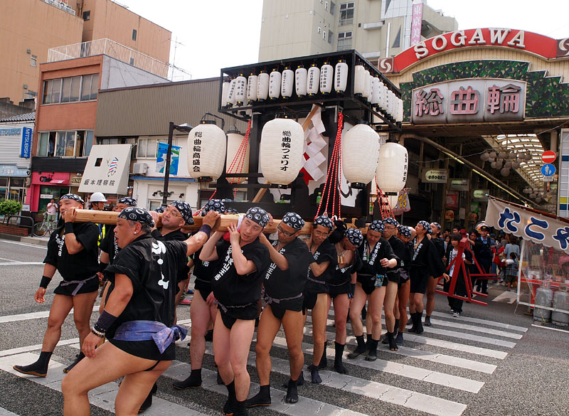 城址大通りを横断 15:21