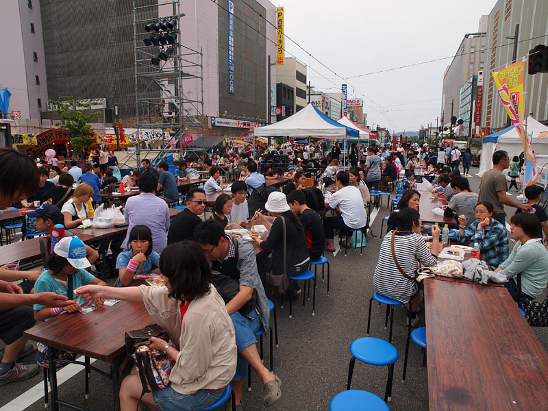 平和通り歩行者天国/西町 2013.6.1 12:30