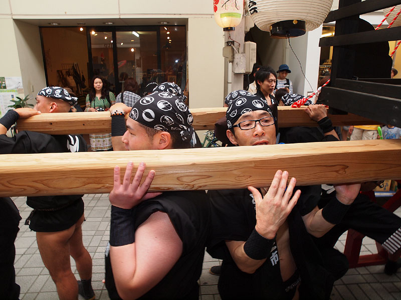 アーケード街で休憩 14:58
