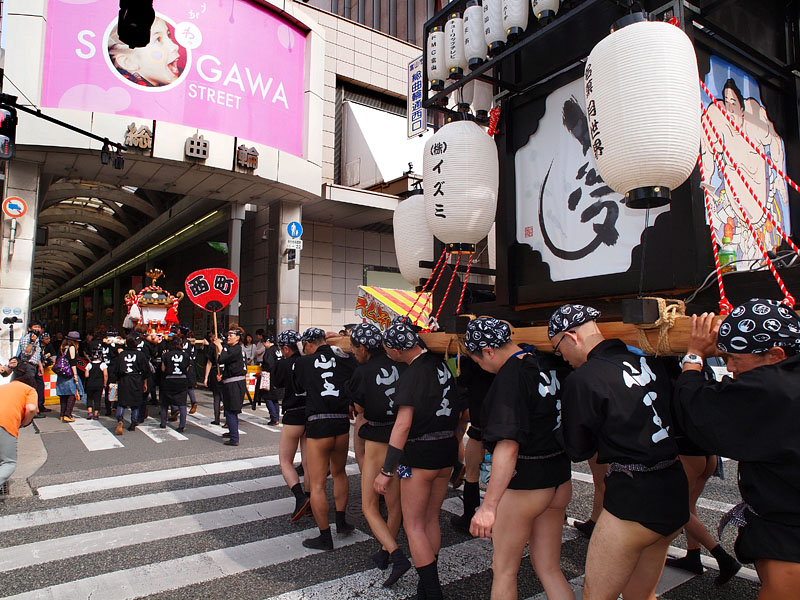 総曲輪通西口交差点から再び商店街へ 15:21