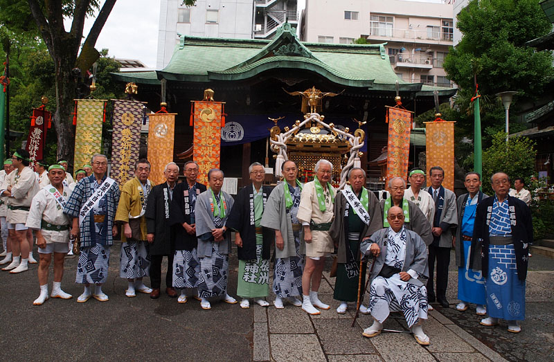 大祭委員長・福井隆之崇敬会理事長ら長老たち 08:02