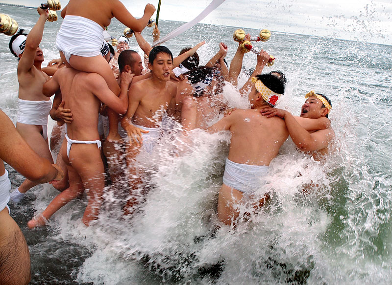祭組の浜垢離【六】 〜波の一撃!〜