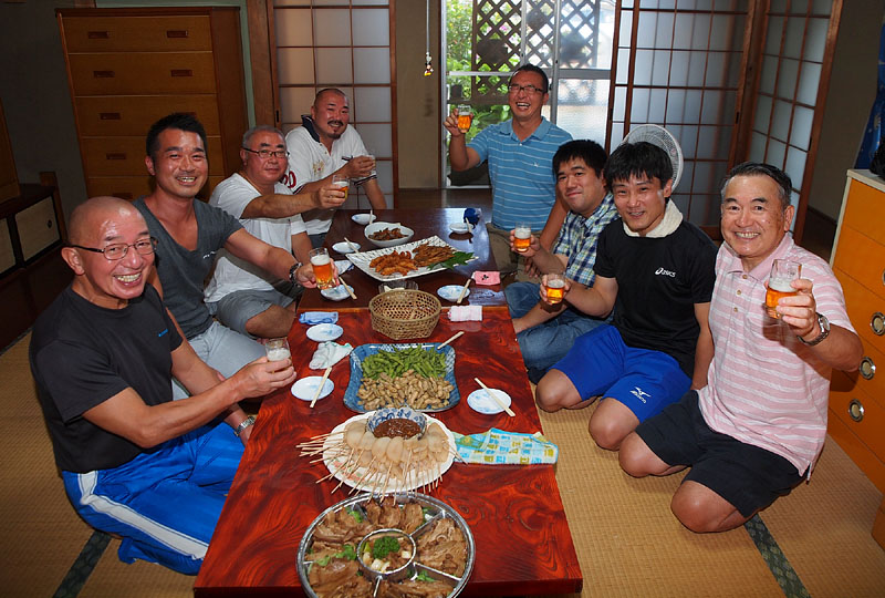 全国連和田グループ第六期8人の健闘を祈念して乾杯!/ 片山邸(東中区梯団長宅)にて 17:23