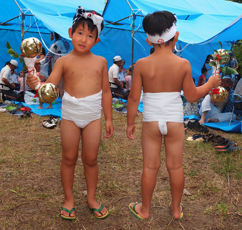 赤リボンの觸鈴を持った男の子/西中区・二番觸 10:36