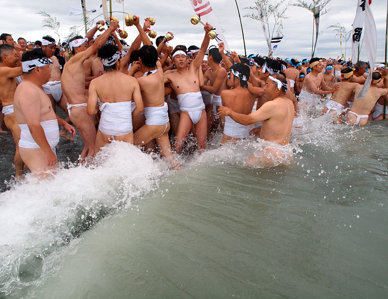 祭組の浜垢離【拾四】 〜波の上から名ショット!〜