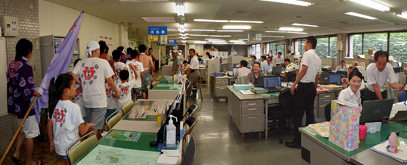 磐田市役所に乱入!【壱】 〜恒例の市役所巡り/東中区・御瀧車〜 14:56