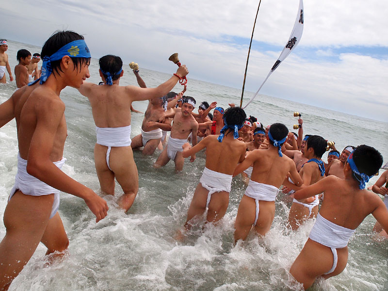 西区水陣の浜垢離 【参】 〜元気な裸っぽたち〜