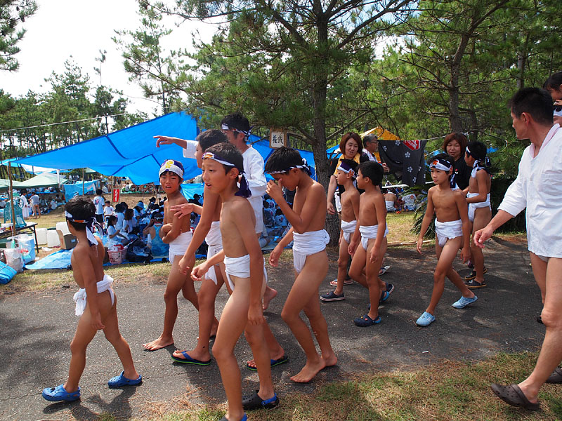 松原に引き揚げてきた東中区元宮社の子供たち 12:00